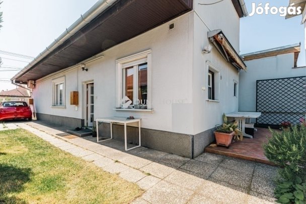 Eladó ház, Budapest 15. ker.