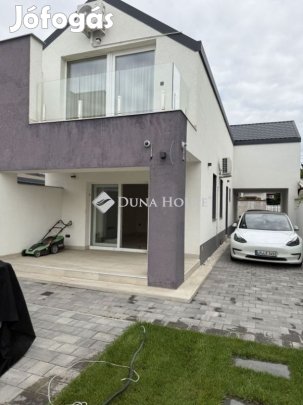 Eladó ház, Budapest 15. ker.