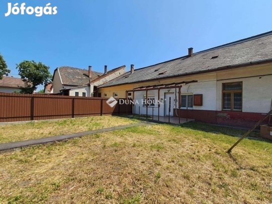 Eladó ház, Budapest 15. ker.