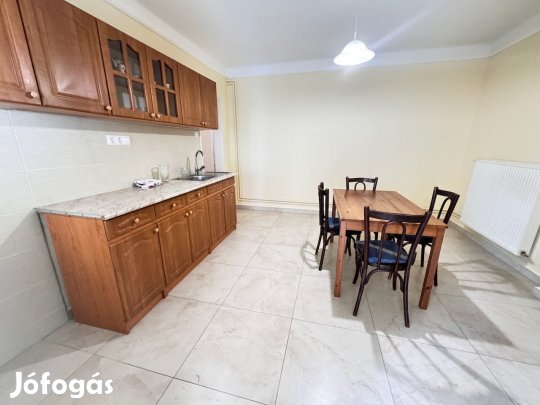 Eladó ház, Felpéc