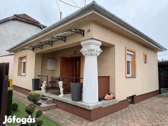 Eladó ház - Budakalász
