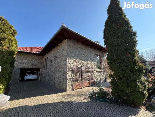 Eladó ház - Budakalász