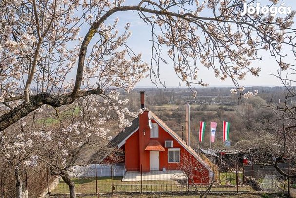 Eladó ház - Budapest III. kerület, Békásmegyer