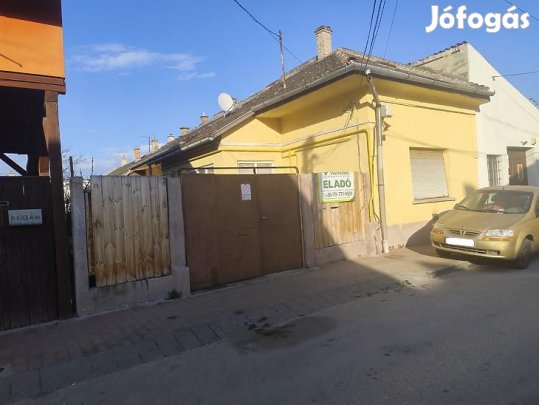 Eladó ház - Budapest IV. kerület, Szabadkai utca