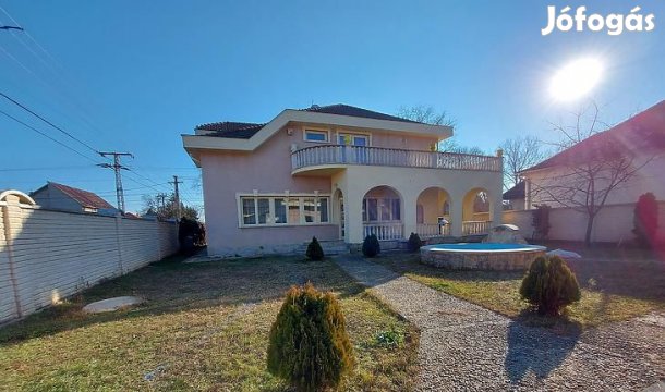 Eladó ház - Göd