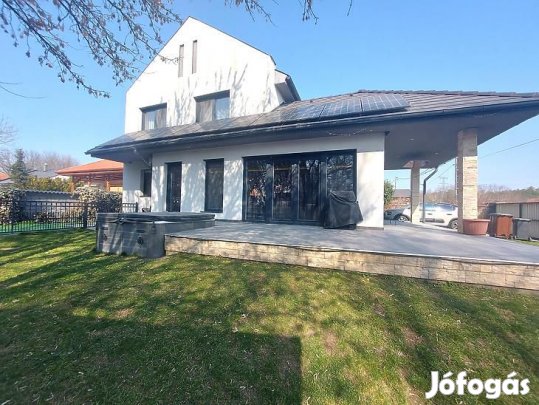 Eladó ház - Göd