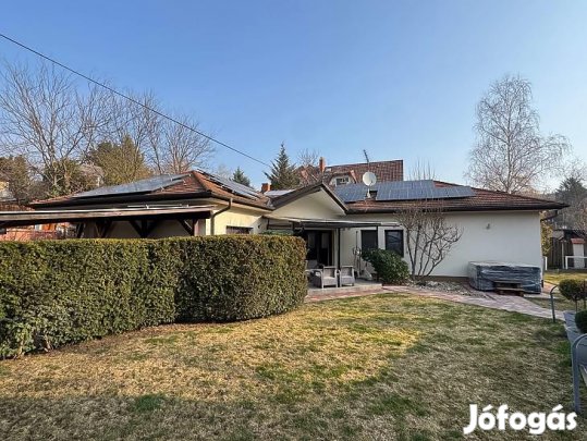 Eladó ház - Üröm