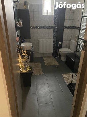 Eladó ház +műhely Csincse