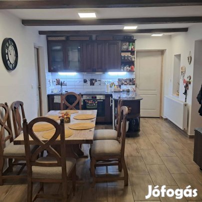 Eladó ház és csarnok Sümegcsehi