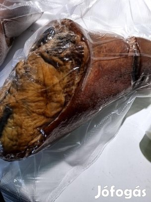 Eladó házi füstölt csülök