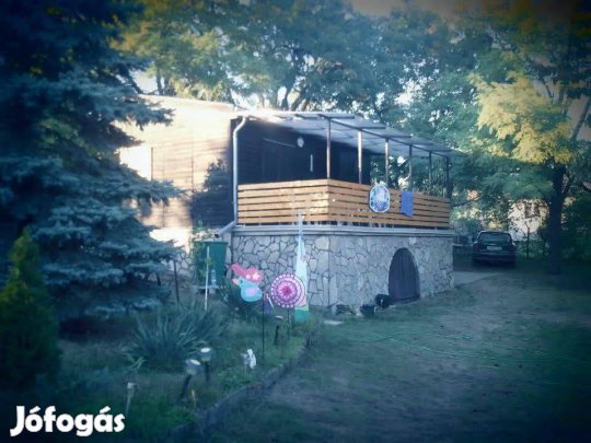 Eladó hétvégi ház, nyaraló Erdőkertesen