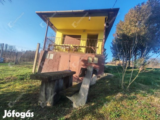 Eladó hétvégi házas nyaraló panorámával Becsehelyen