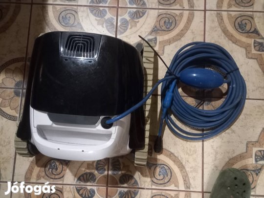 Eladó hiányos medence tisztító robot