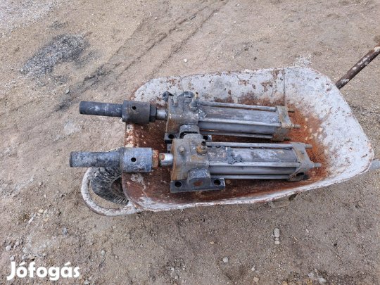 Eladó hidraulikus munkahenger pár 45 szár átmérő munka henger