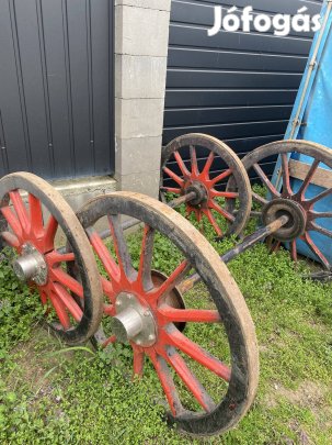 Eladó hintókerék