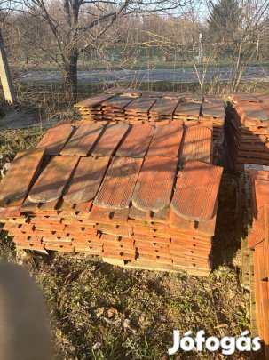 Eladó hódfarkú cserép