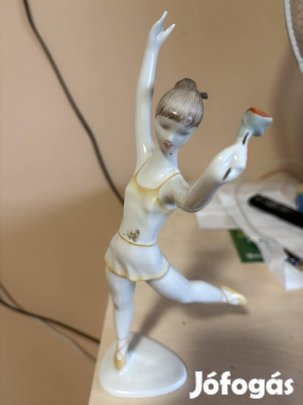 Eladó holházi porcelán