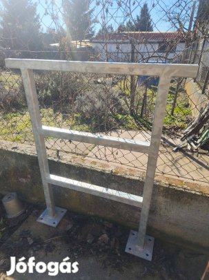 Eladó horganyzott korlátok 1db 82*100 és 2db 135*135