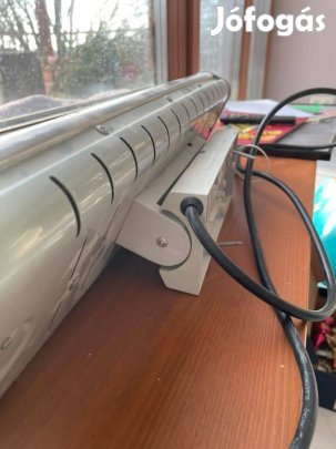 Eladó hősugárzó