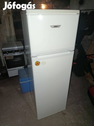 Eladó hűtő fagyasztóval együtt