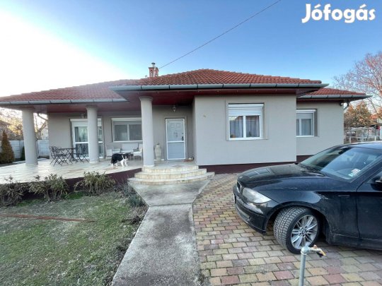 Eladó igényes, azonnal költözhető családi ház Ráckevén