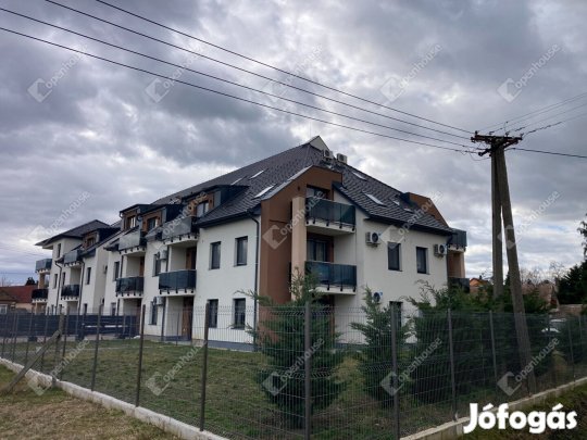 Eladó igényes galériás lakás Sárváron!