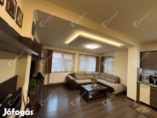 Eladó igényesen felújított családi ház Écsen!