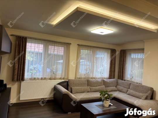 Eladó igényesen felújított családi ház Écsen!