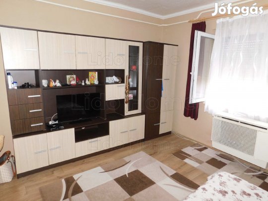 Eladó igényesen felújított családi ház Siófokon!