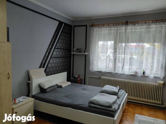 Eladó ikerház Nyíregyházán, kertvárosi környezetben