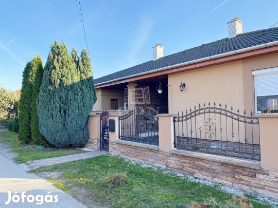 Eladó ikerház Pécel, Topolya utca