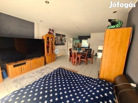 Eladó ikerház-fél Gyömrő csendes részén