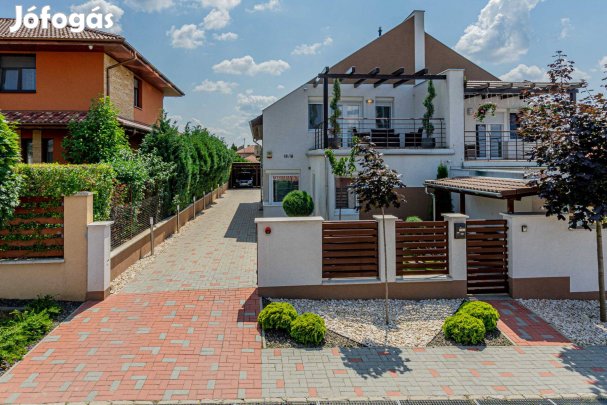 Eladó ikerházi családi ház Mogyoród kertvárosi részén