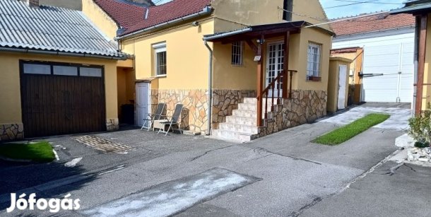 Eladó ingatlan Pécsett, a Fischer Béla utcában!
