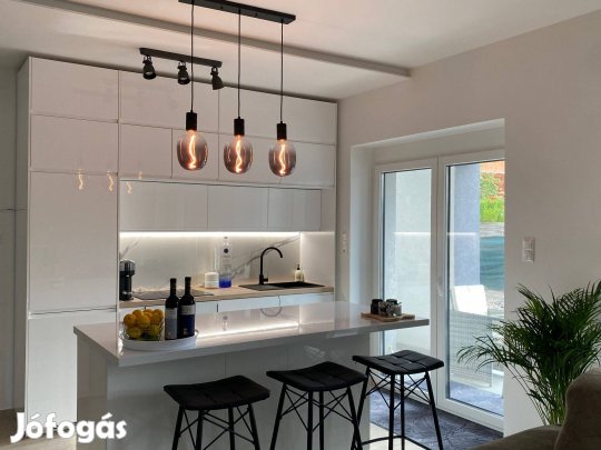Eladó ingatlan Újhartyán