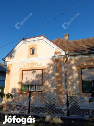 Eladó ingatlan, Garabonc