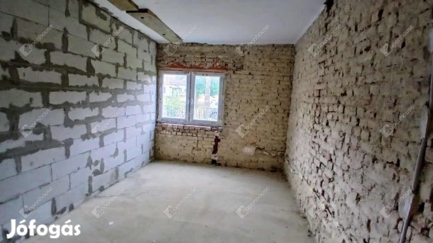 Eladó ingatlan, Söjtör