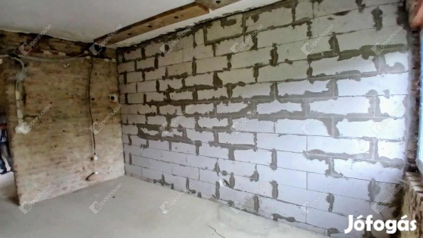 Eladó ingatlan, Söjtör