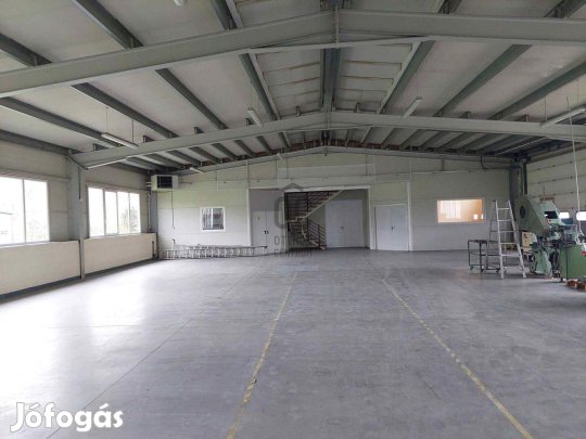 Eladó ipari csarnok Zalaegerszeg város szélén  kiváló befektetési leh