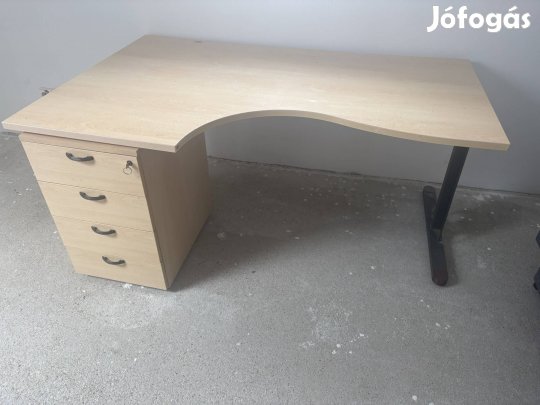 Eladó íróasztal