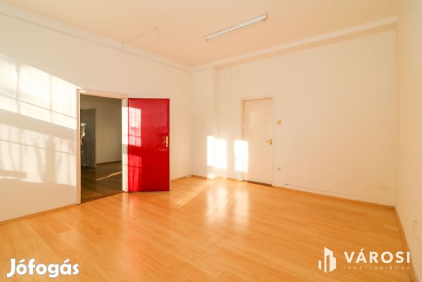 Eladó iroda Békéscsaba belvárosában  két parkolóhellyel!