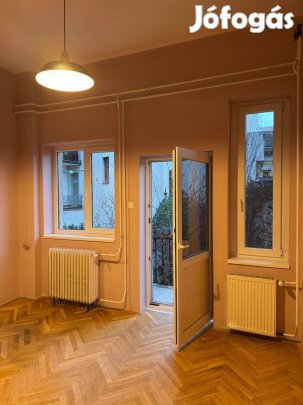 Eladó iroda Pécs történelmi belvárosában, a Király utcában!