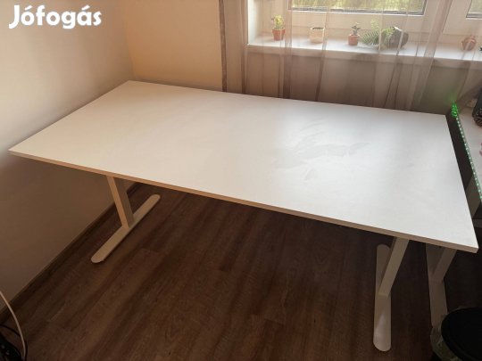 Eladó irodai asztal