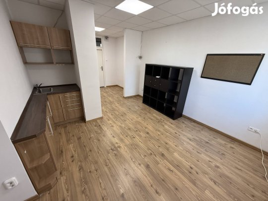 Eladó irodák és raktár - Szekszárd, Rákóczi utca