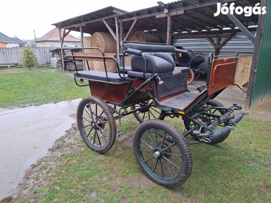 Eladó jártató kocsi