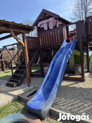 Eladó játszótér