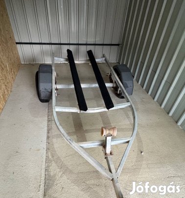 Eladó jetski szállító sójakocsi