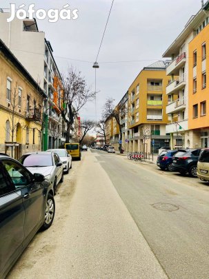 Eladó jó helyen jó állapotú garzonlakás