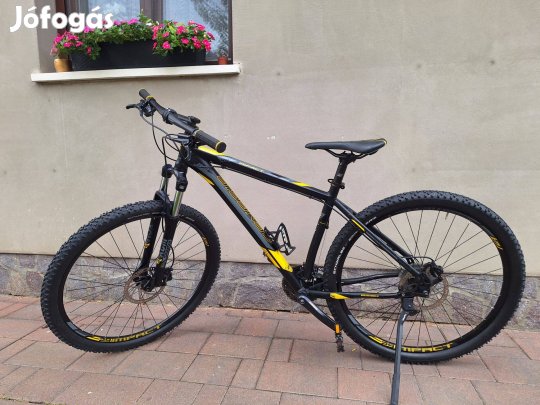 Eladó jól felszerelt Genesis Impact 4.0 bicikli olajos tárcsafékekkel