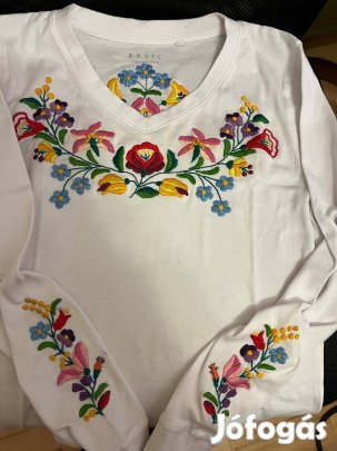 Eladó kalocsai kézzel hímzett póló 10000 Ft